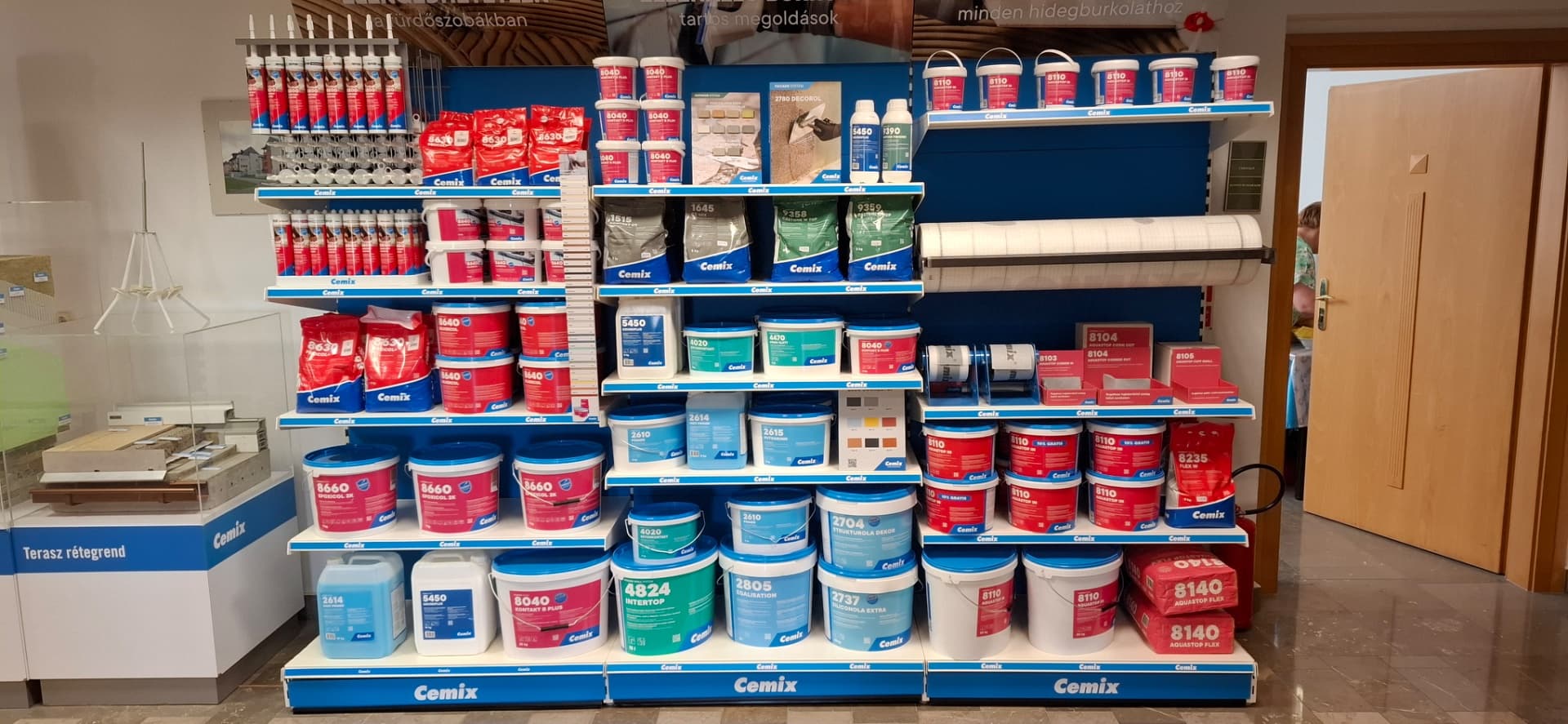 CEMIX – POS display gyártás - 300 db fugaszín-mintatartó, határidőre