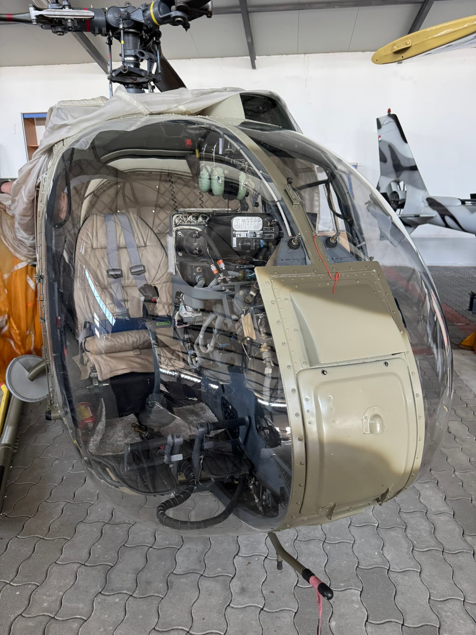 Hubschrauber-Windschutzscheibe und Kabinenfenster
